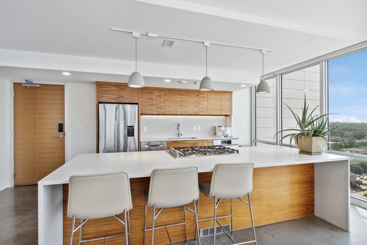 404 E College St Unit: No. 1405