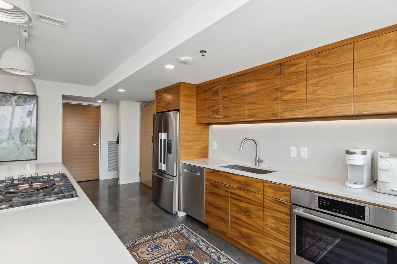 404 E College St Unit: No. 1405