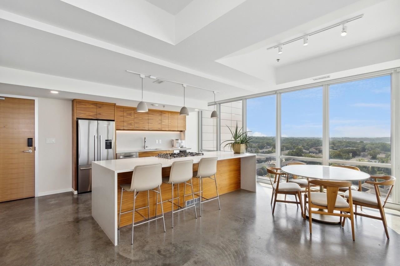 404 E College St Unit: No. 1405