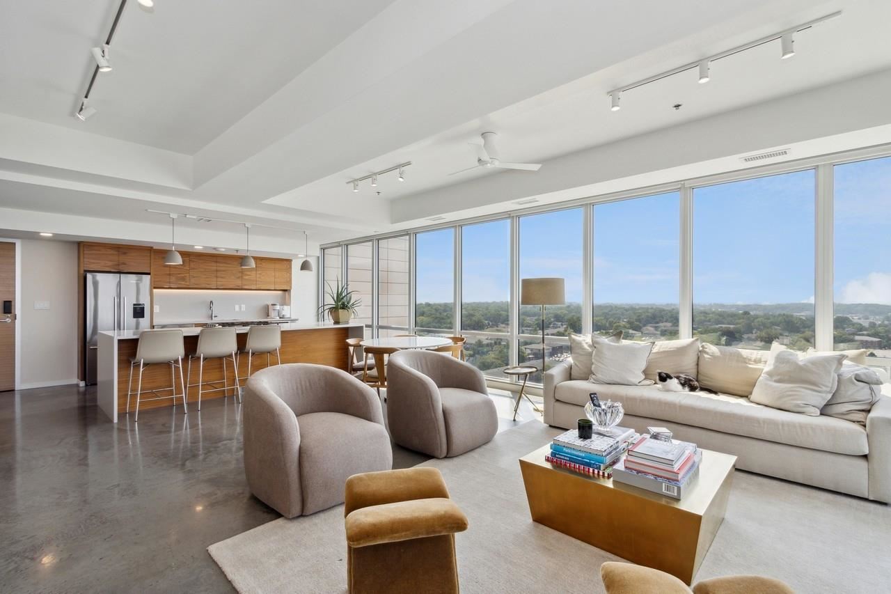 404 E College St Unit: No. 1405