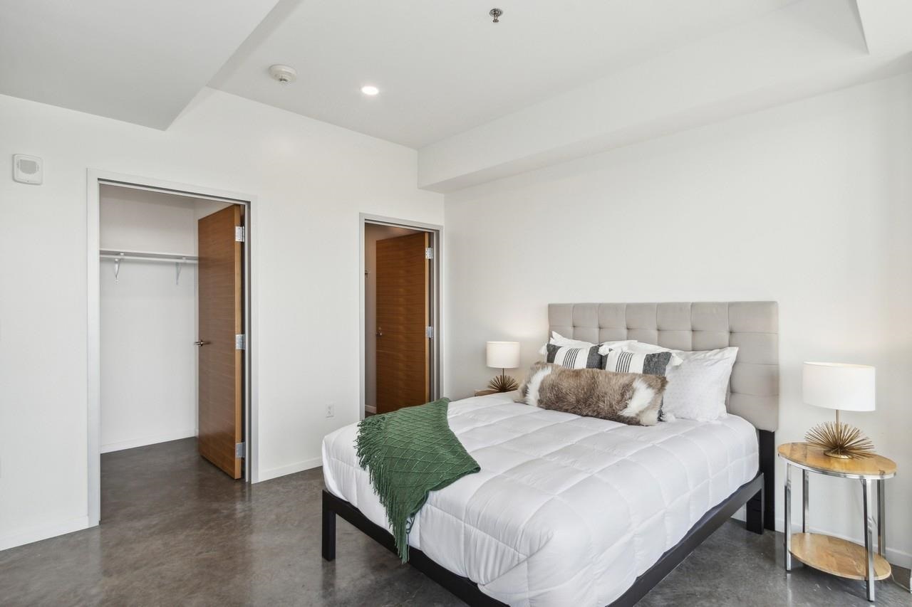 404 E College St Unit: No. 1202