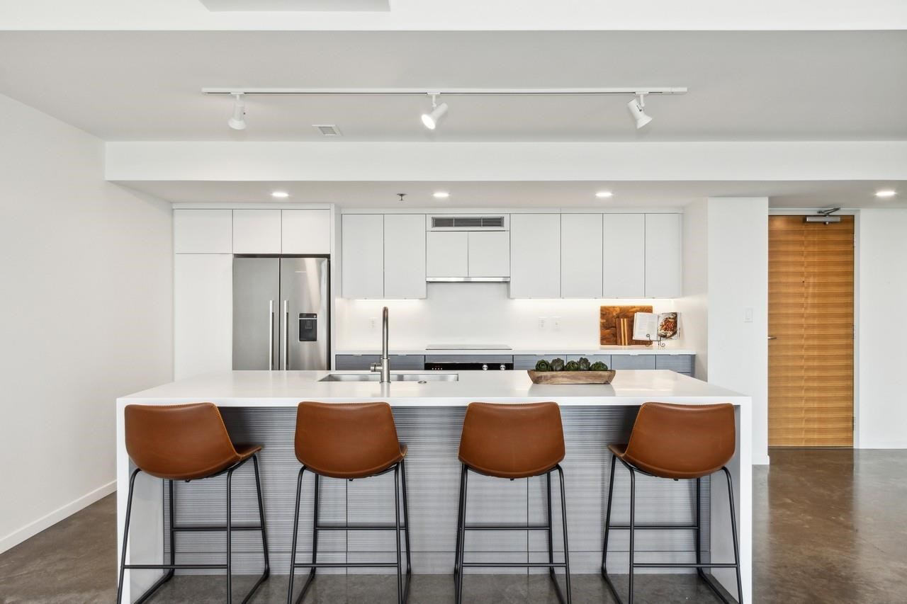 404 E College St Unit: No. 1202