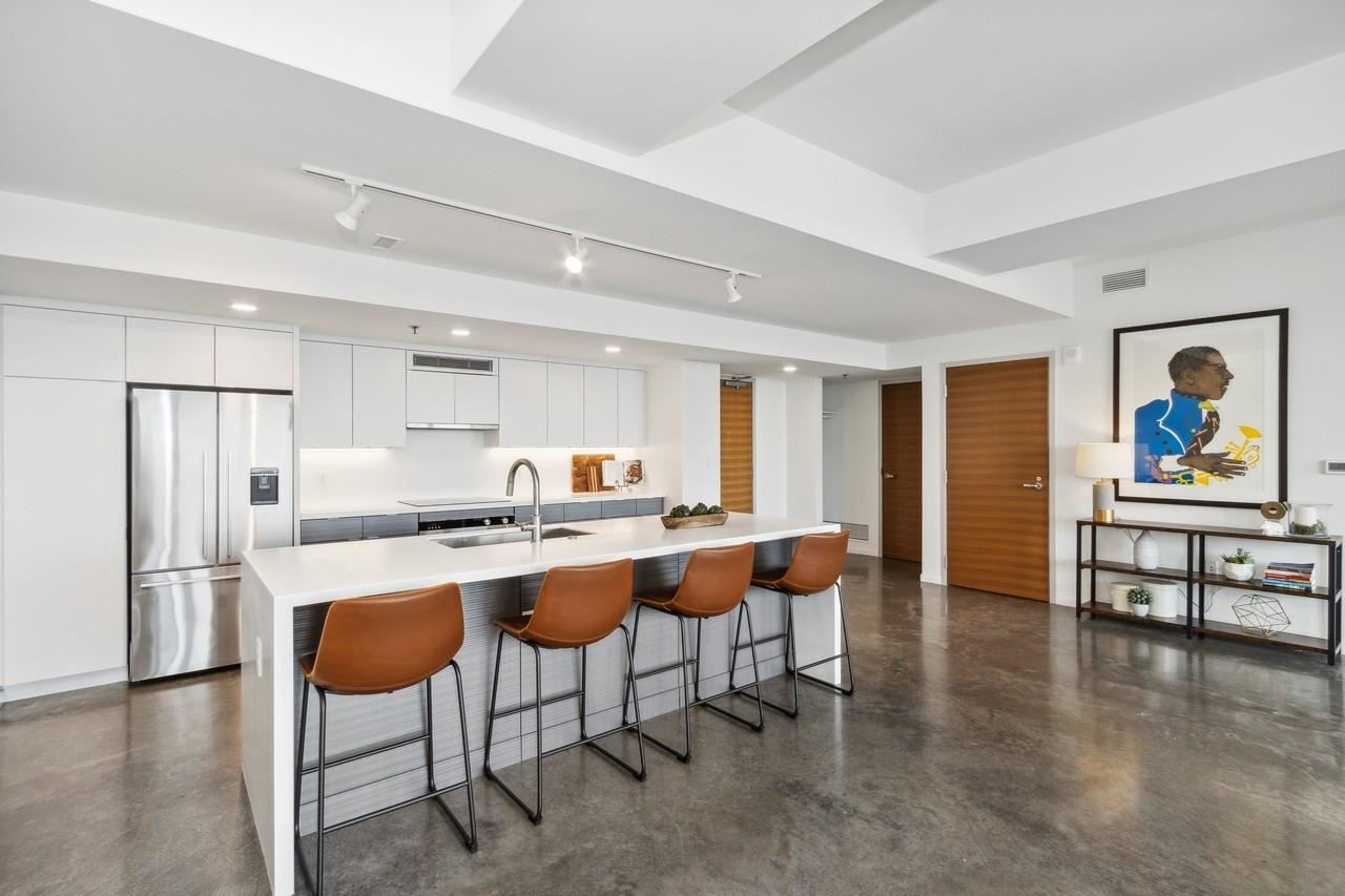 404 E College St Unit: No. 1202