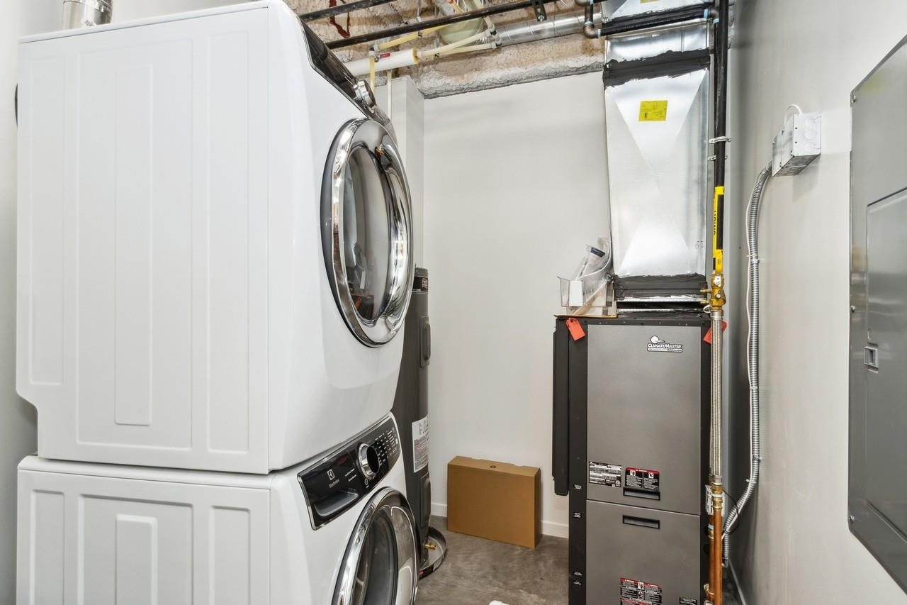 404 E College St Unit: No. 1202