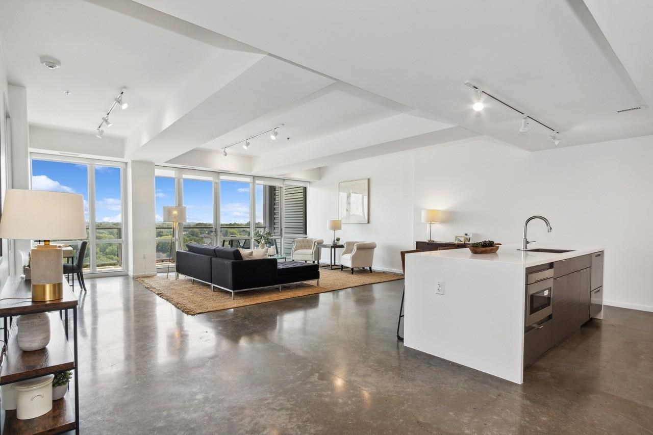 404 E College St Unit: No. 1202