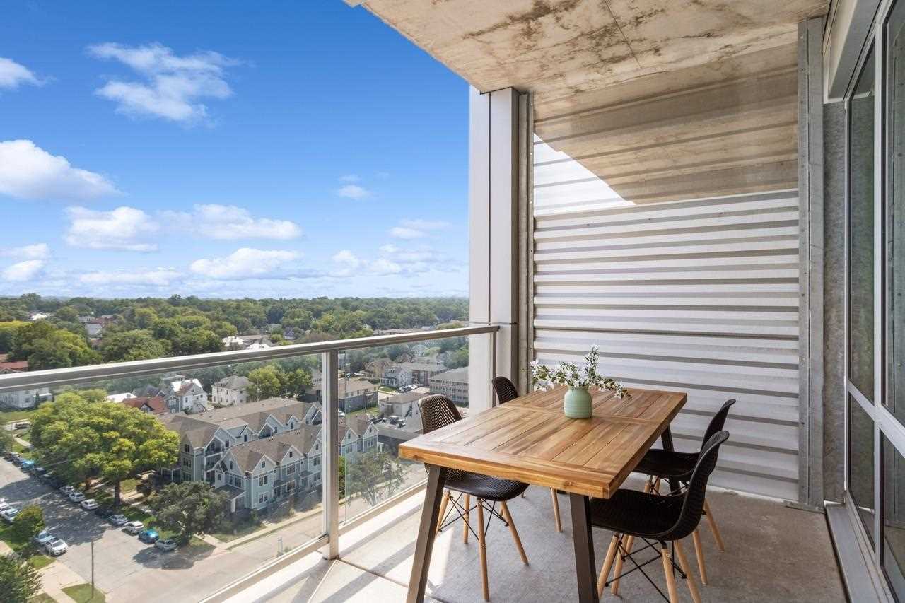 404 E College St Unit: No. 1202