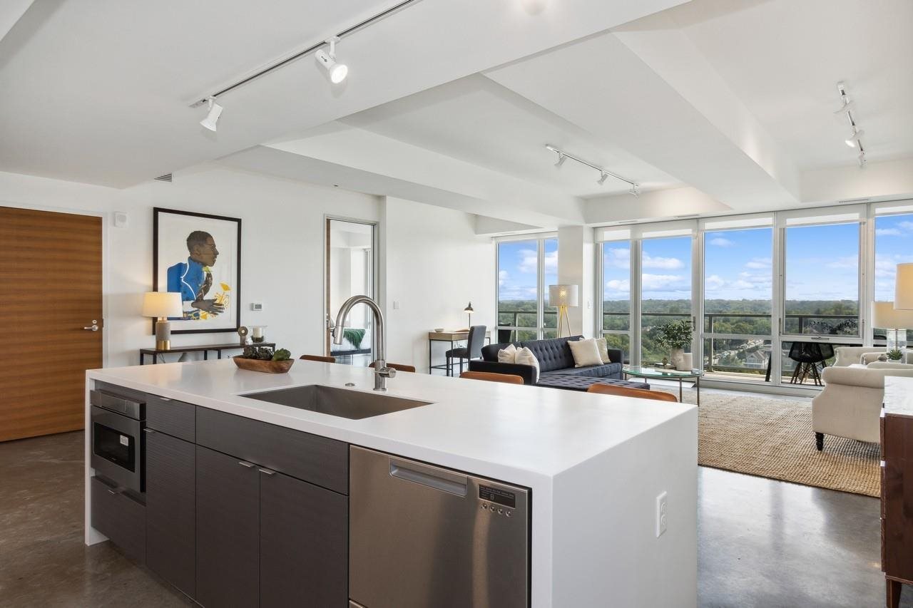 404 E College St Unit: No. 1202