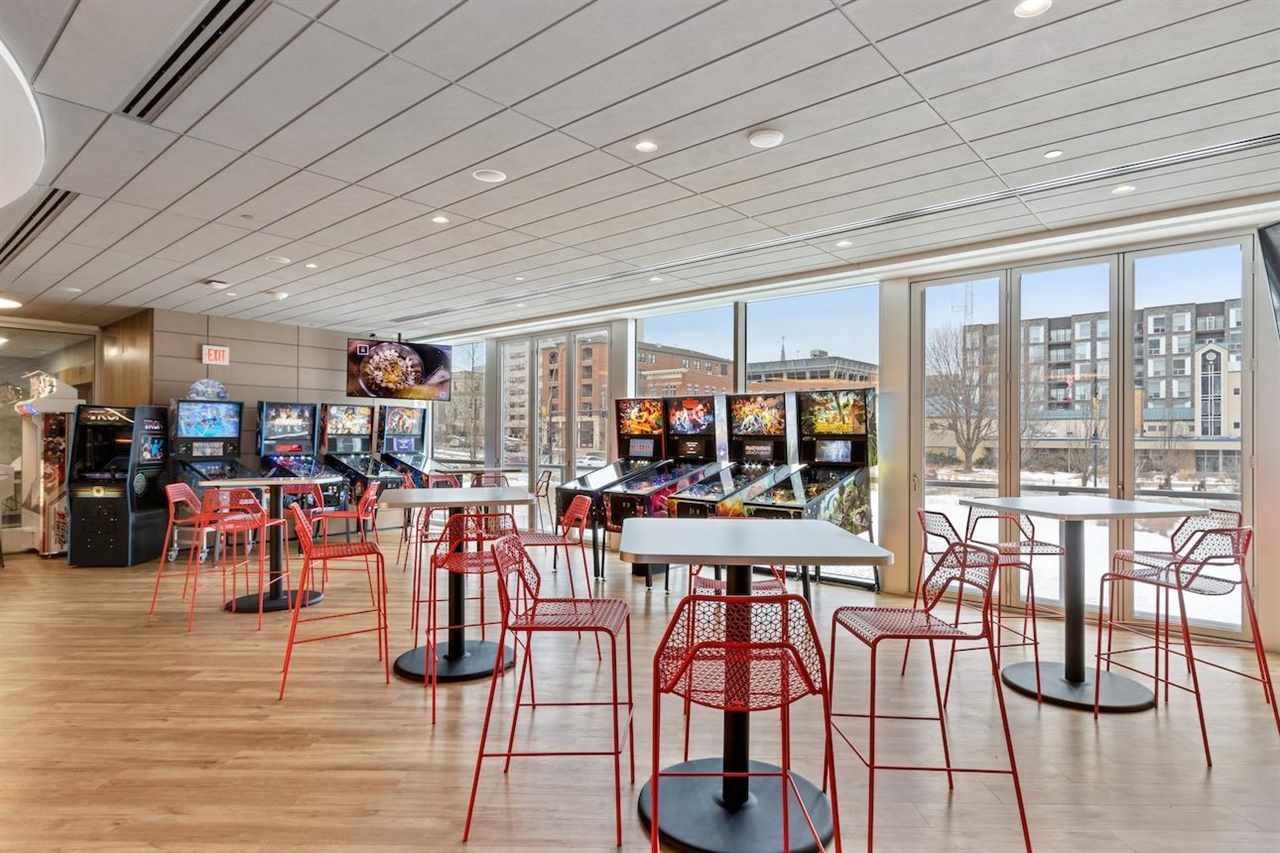 404 E College St Unit: No. 1202