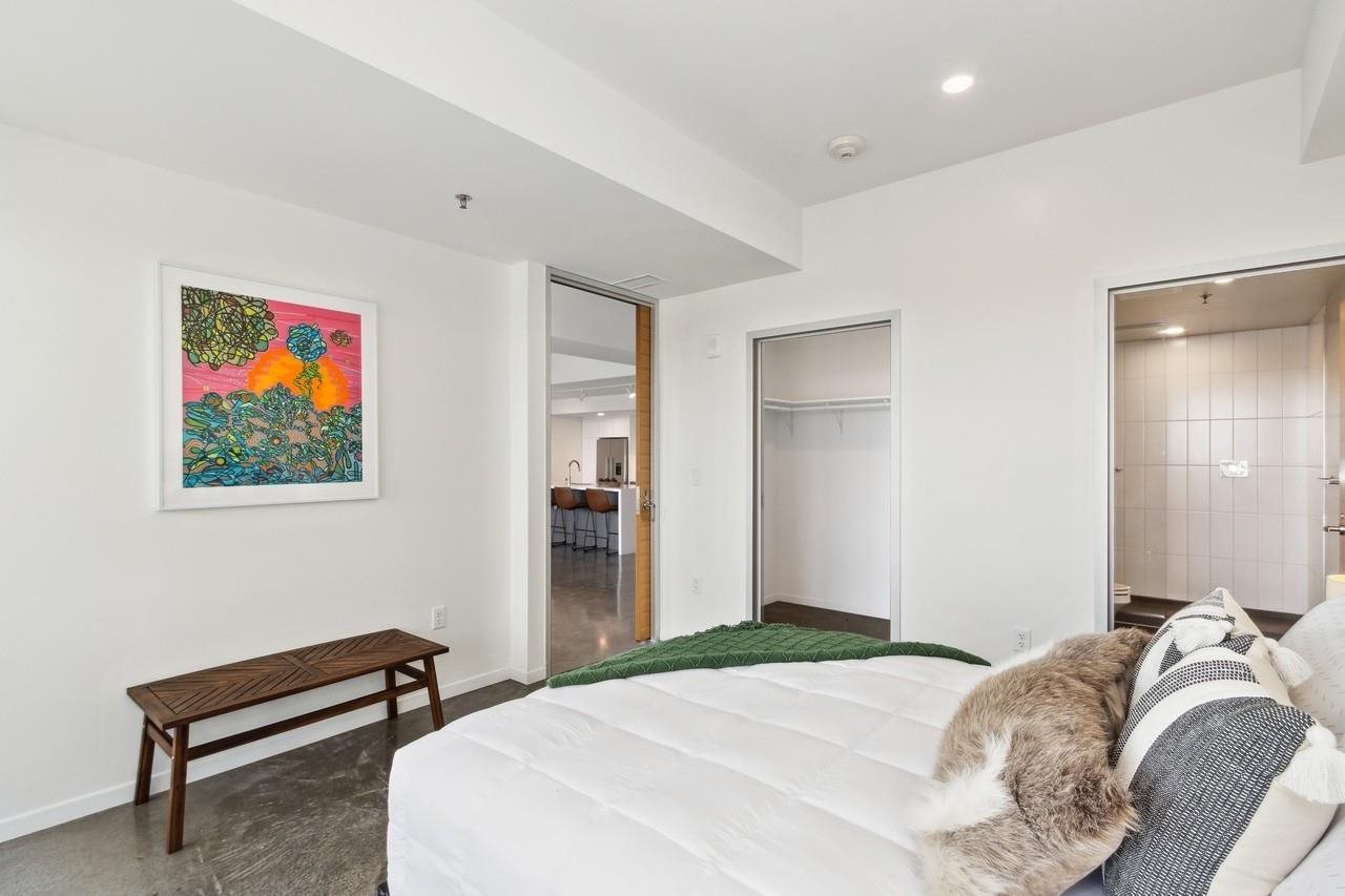 404 E College St Unit: No. 1202