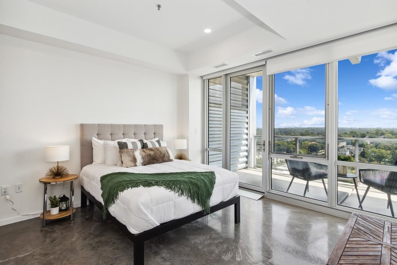 404 E College St Unit: No. 1202