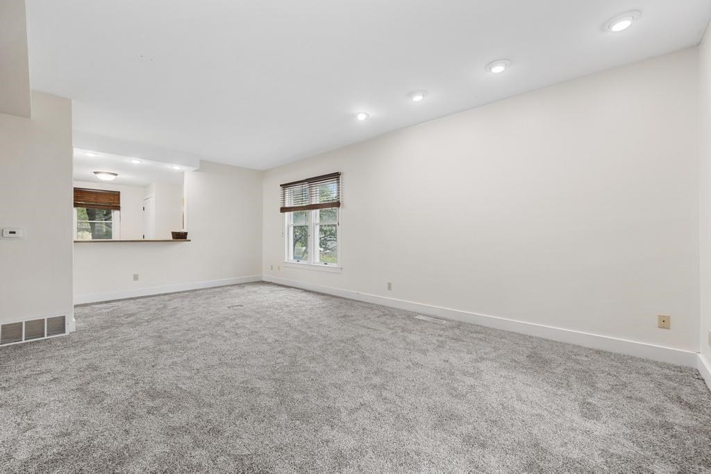 930 E Bloomington St