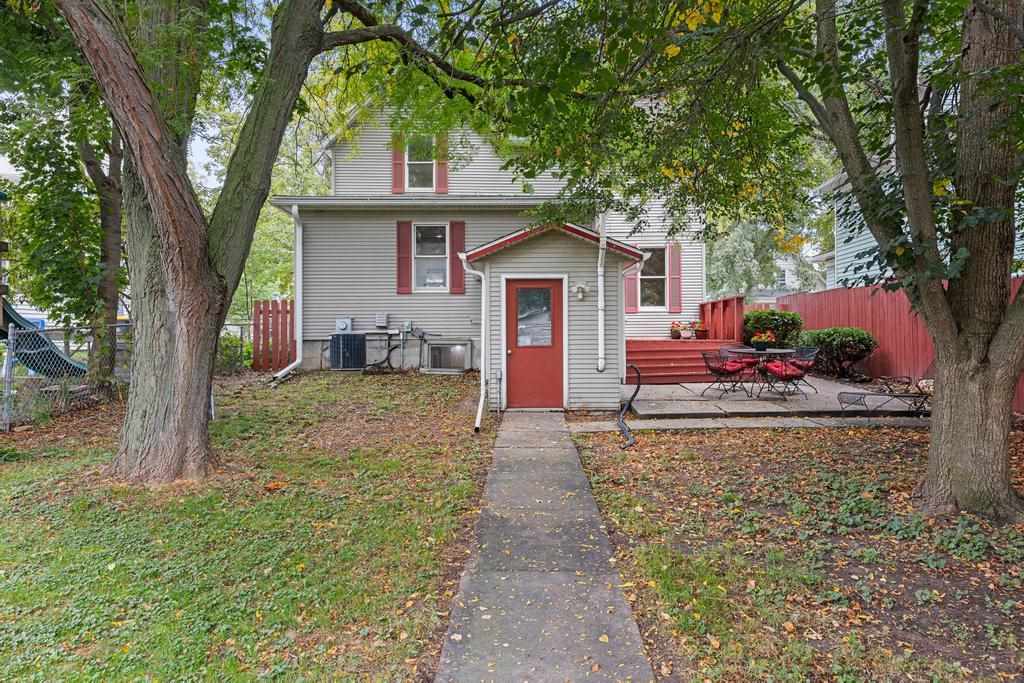 930 E Bloomington St