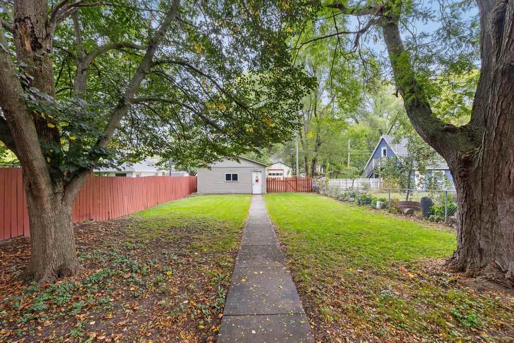 930 E Bloomington St