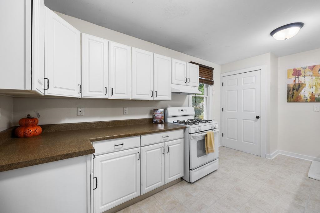 930 E Bloomington St