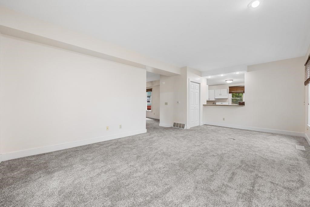 930 E Bloomington St