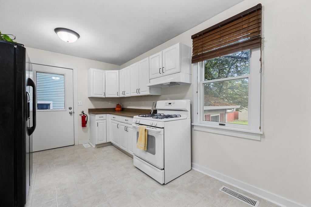 930 E Bloomington St