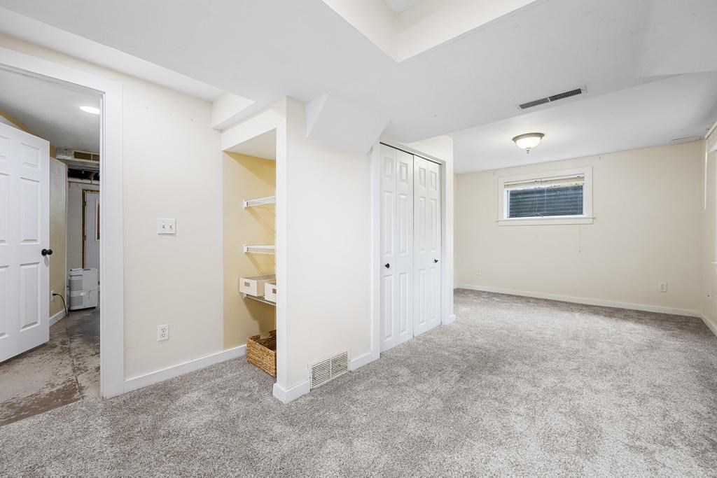 930 E Bloomington St