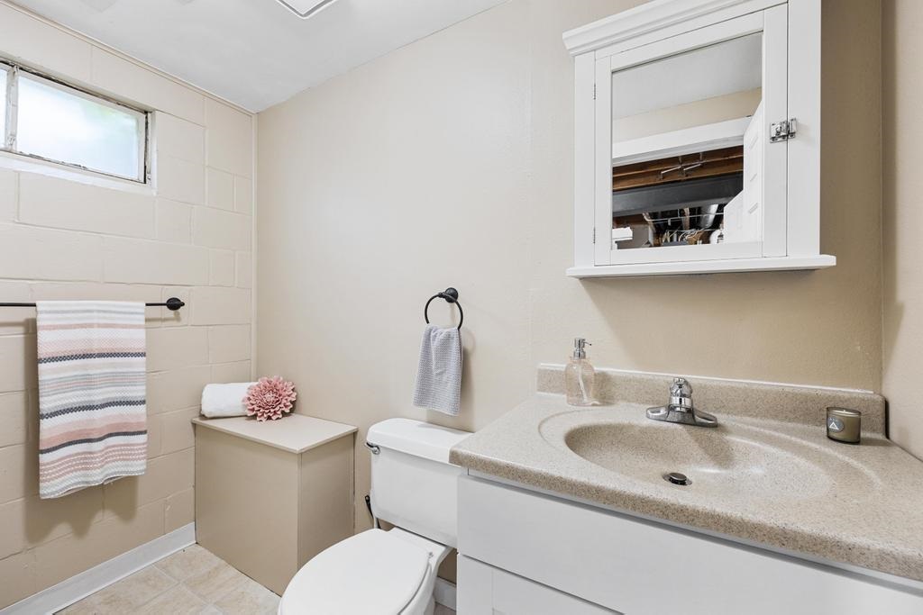 930 E Bloomington St