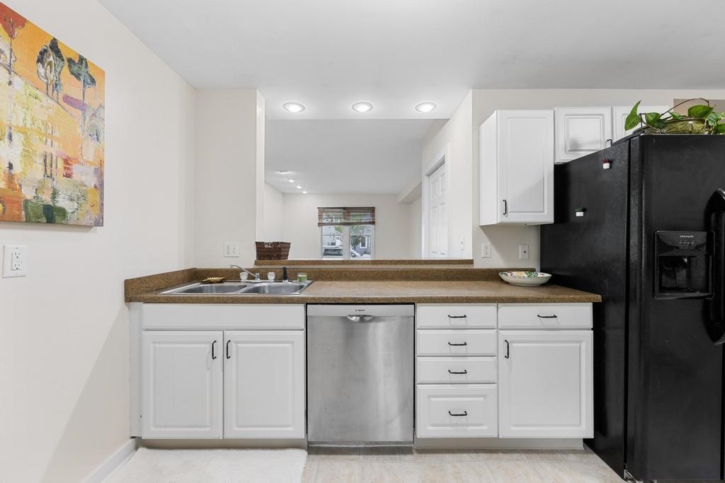 930 E Bloomington St