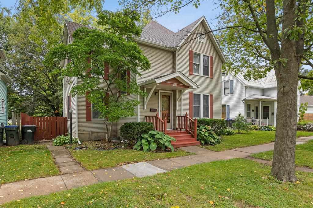 930 E Bloomington St