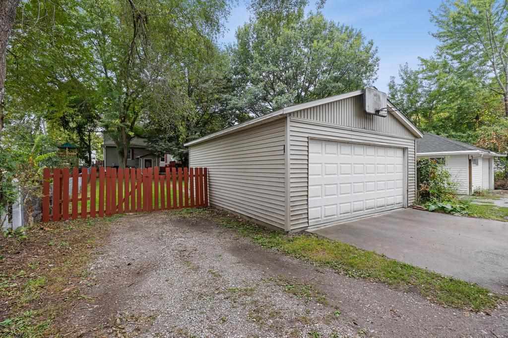 930 E Bloomington St