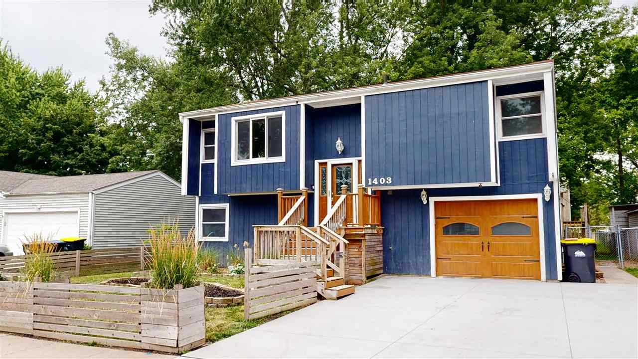 1403 Esther St
