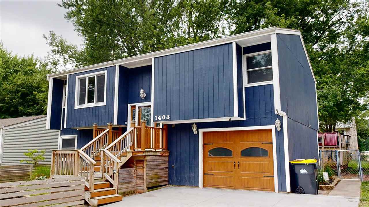 1403 Esther St