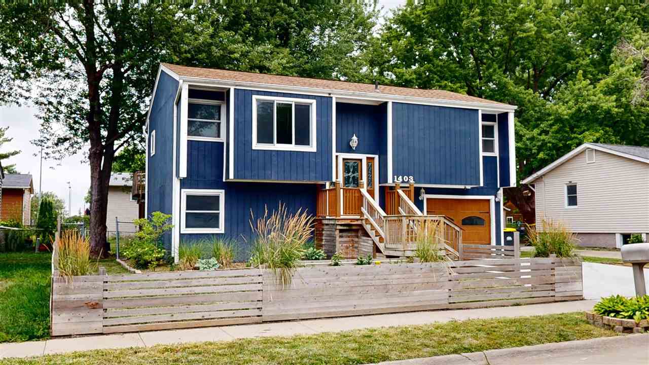 1403 Esther St