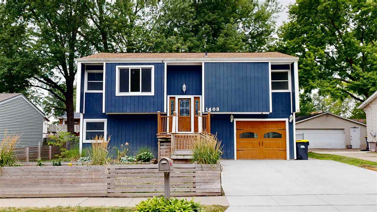 1403 Esther St