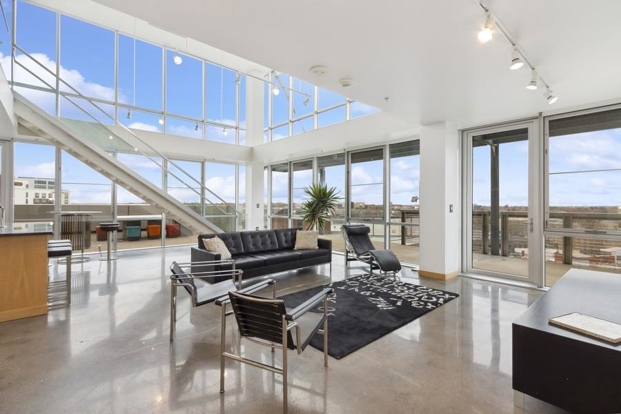 221 E College St Unit: 1206