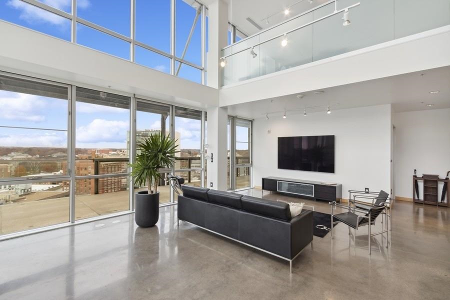 221 E College St Unit: 1206