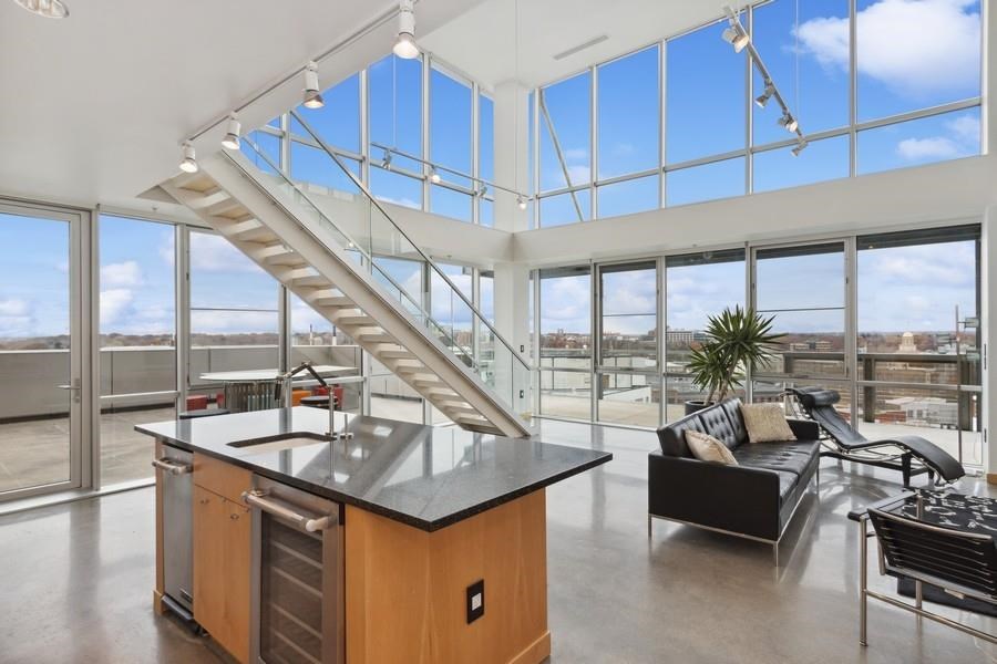 221 E College St Unit: 1206