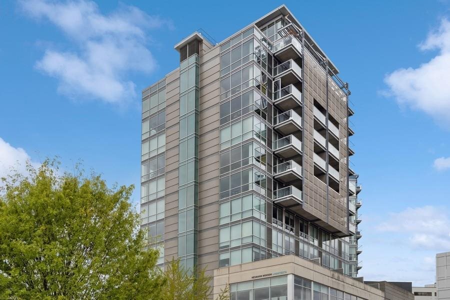 221 E College St Unit: 1206