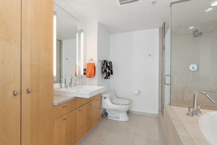 221 E College St Unit: 1206