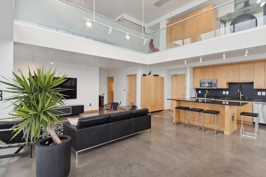 221 E College St Unit: 1206