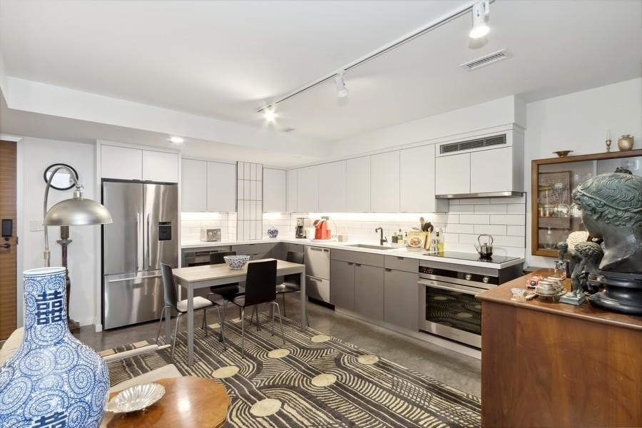 404 E College St Unit: 1303