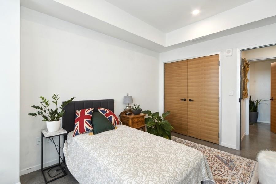 404 E College St Unit: 1303