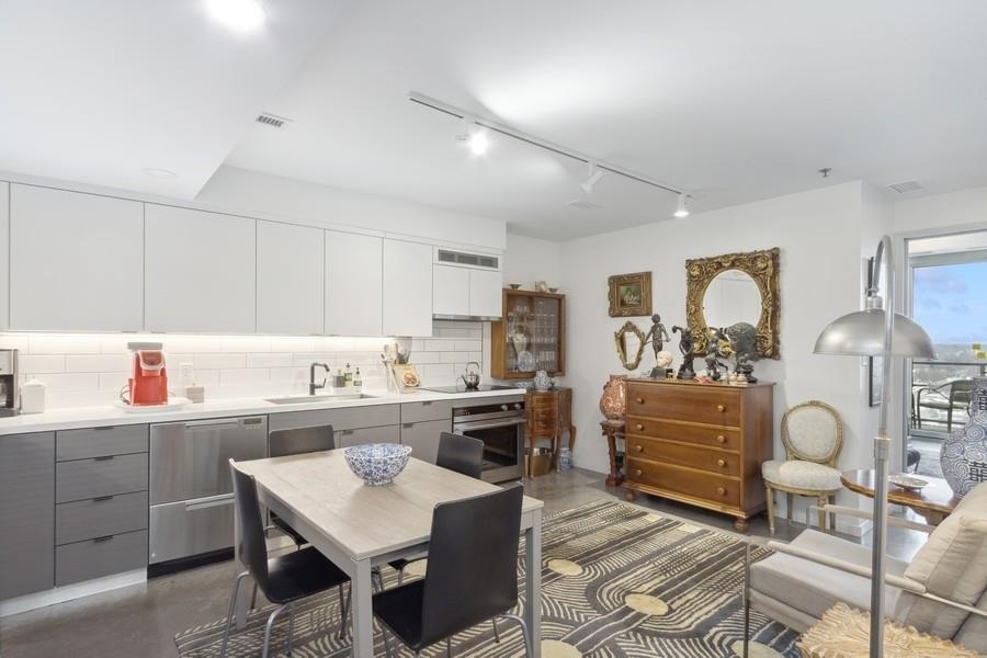 404 E College St Unit: 1303