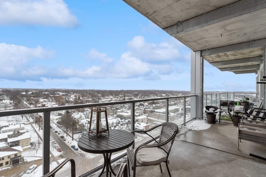 404 E College St Unit: 1303