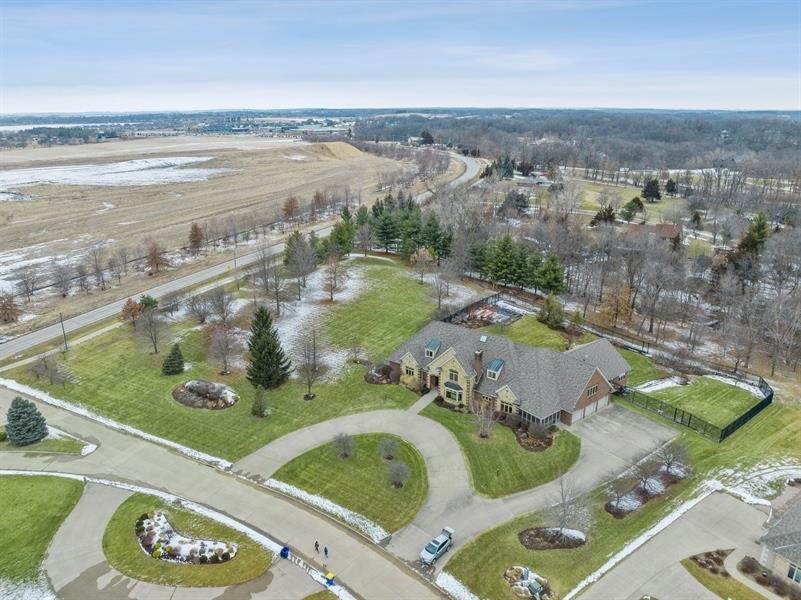 3808 Stoney Pointe Ln NE