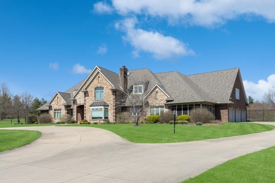 3808 Stoney Pointe Ln NE