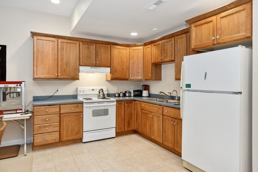 3808 Stoney Pointe Ln NE