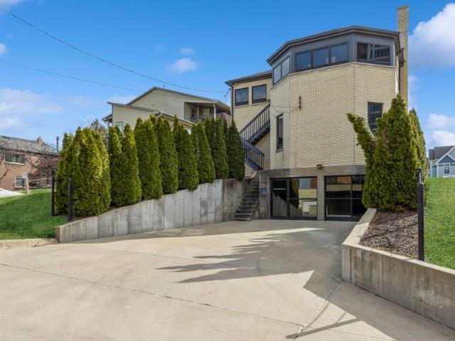 506 E College St Unit: Lower Level