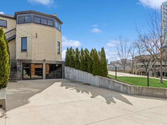 506 E College St Unit: Lower Level