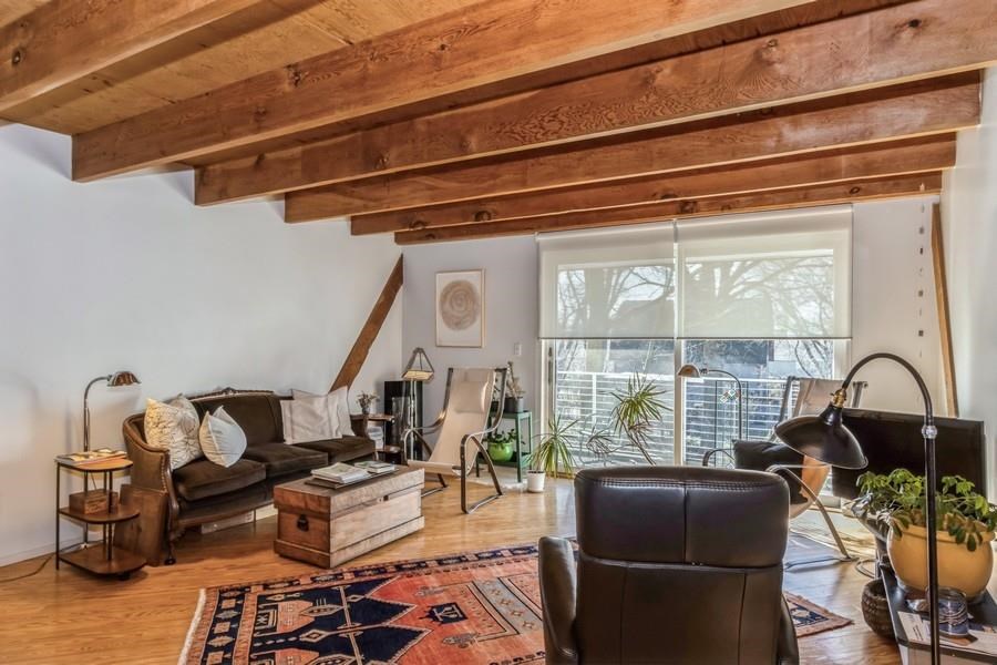 3201 Muscatine Ave Unit: 4