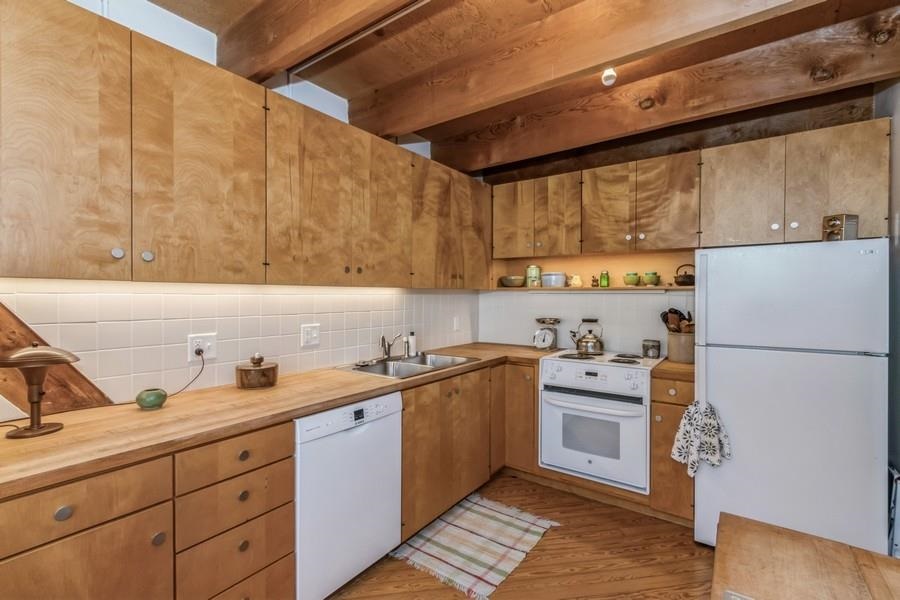 3201 Muscatine Ave Unit: 4