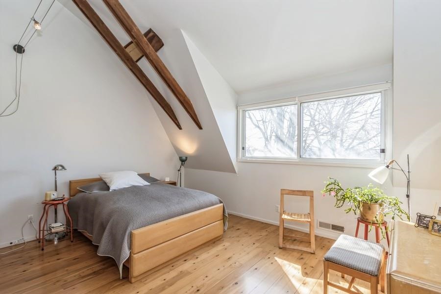 3201 Muscatine Ave Unit: 4