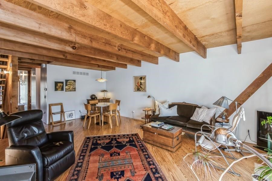 3201 Muscatine Ave Unit: 4