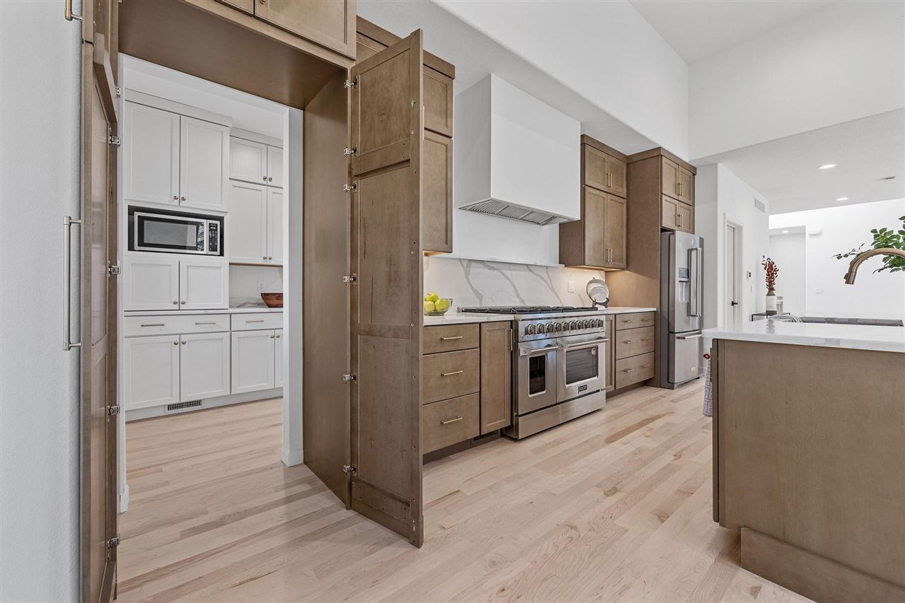 3691 Forest Gate Dr NE