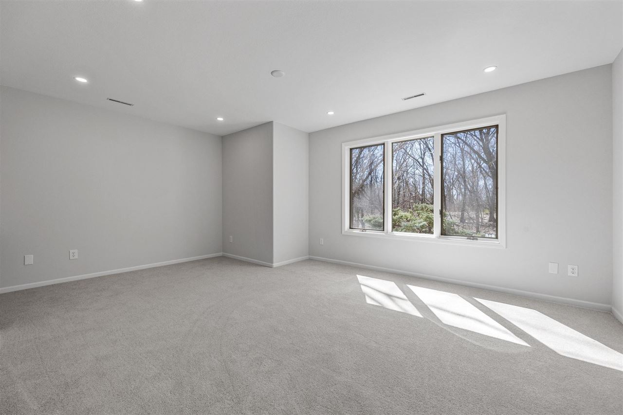 3691 Forest Gate Dr NE